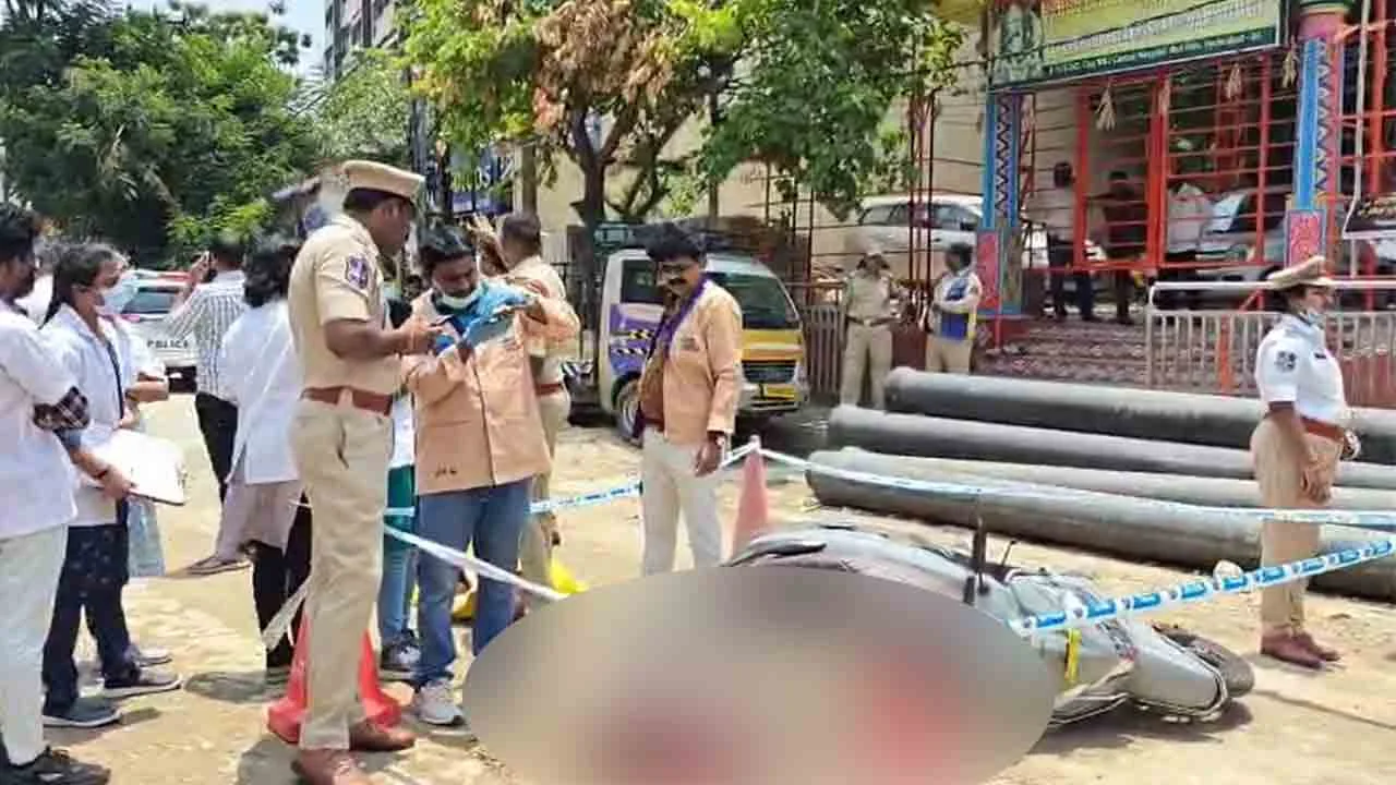 Man Killed While Drinking Tea At Niloufer In Nampally