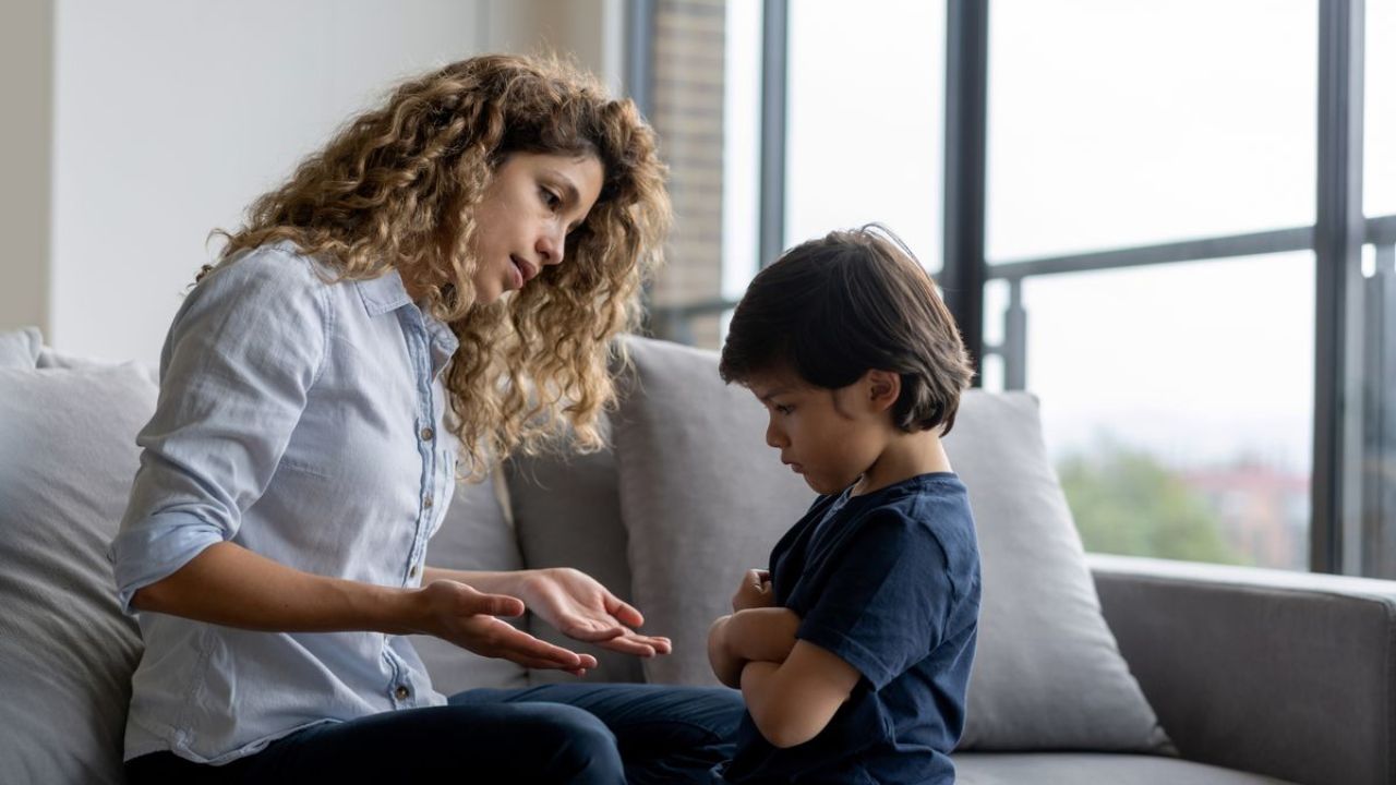Causes and Solutions for Decreasing Love Between Parents and Children
