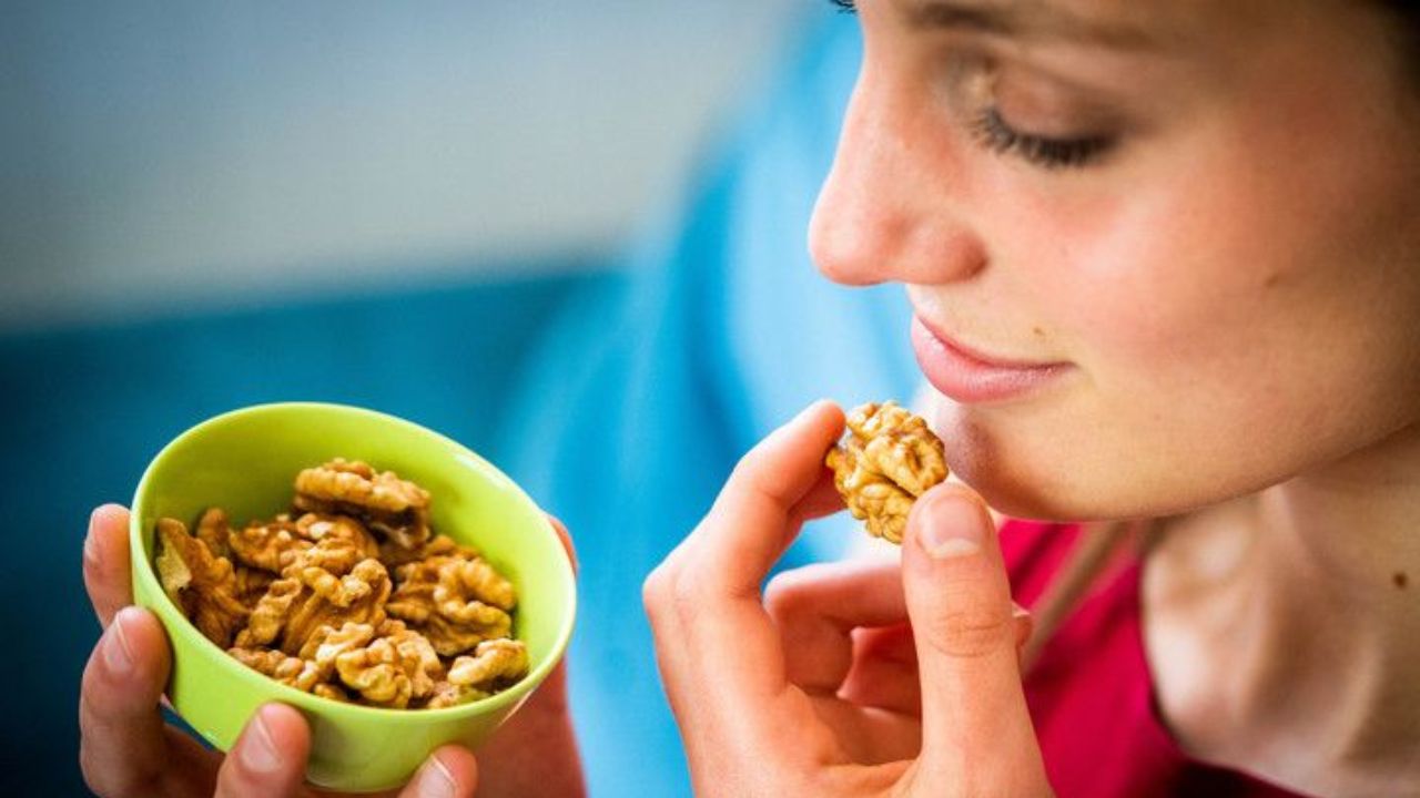 Amazing Health Benefits of Eating Walnuts Daily