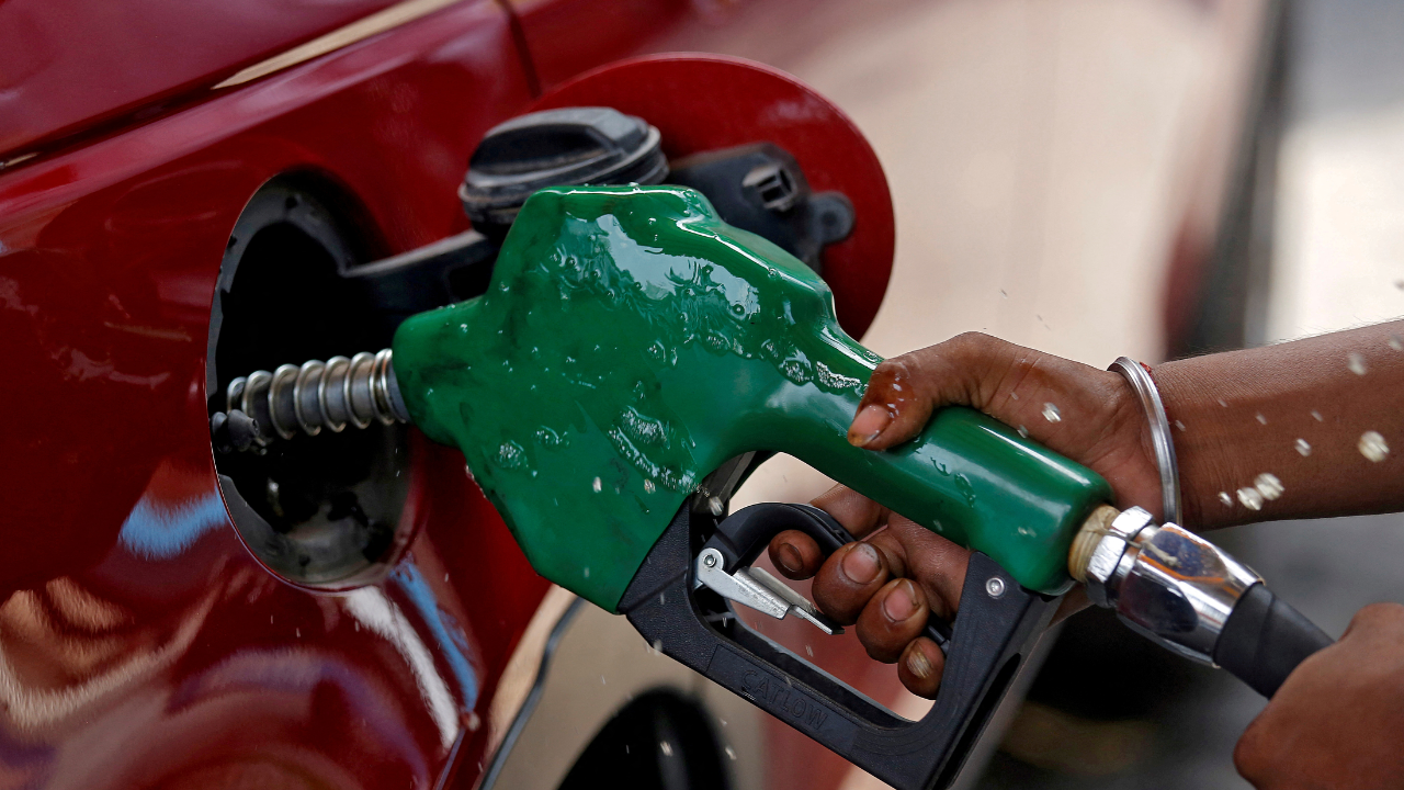 War Panic Buying: Man Fills 1000 Litres of Diesel at Once