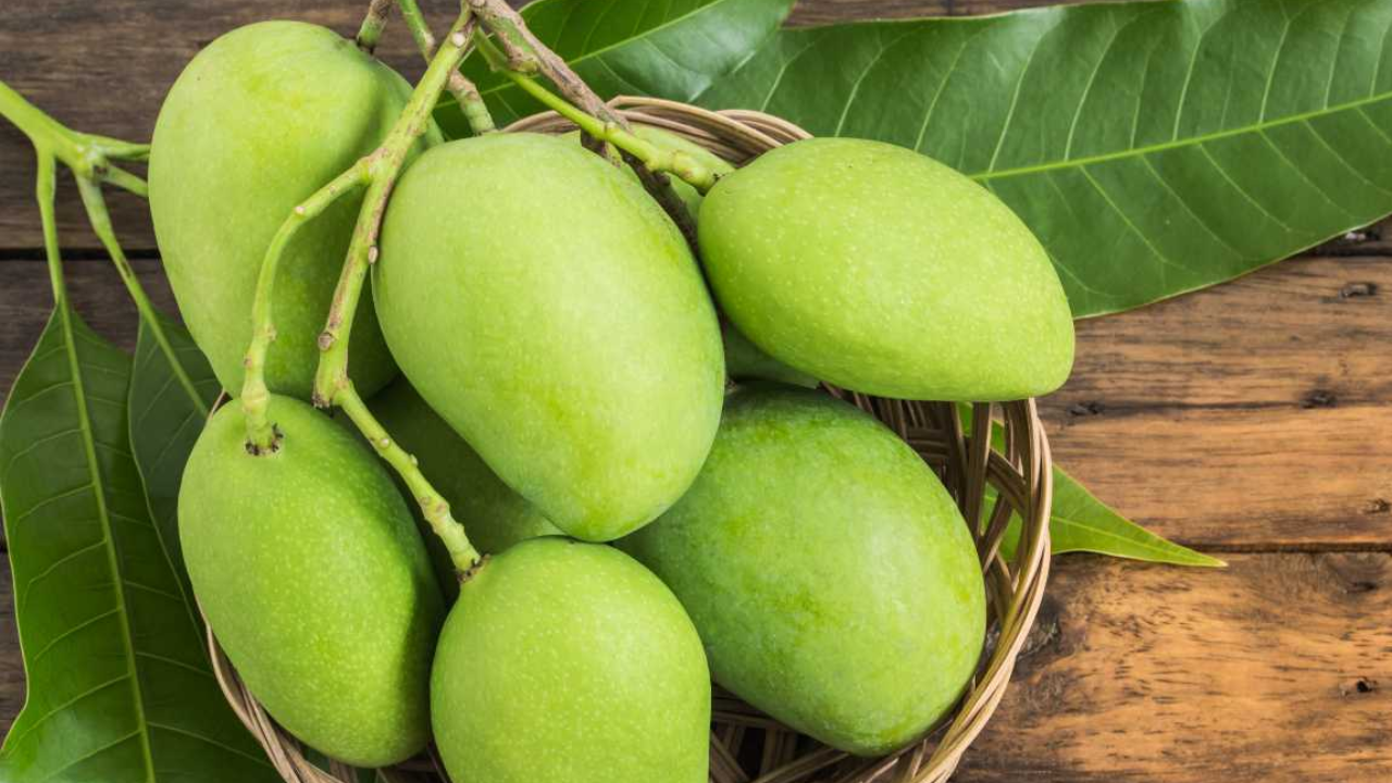 Eating Raw Mangoes? Here Are the Amazing Health Benefits