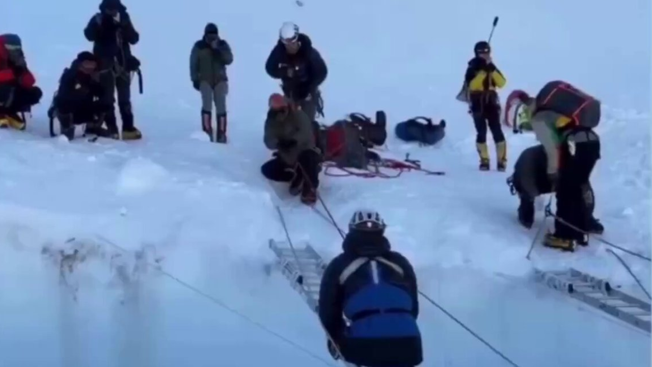 Man Without Legs Climbs Mount Everest and Shocks the World!