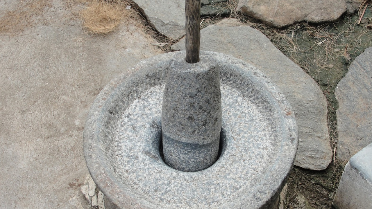 Traditional Stone Mortar Returns: Why Proper Seasoning Matters Before Use