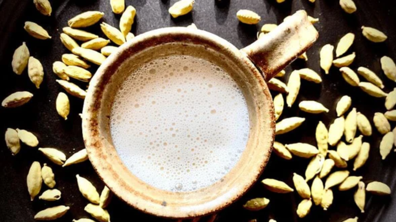 Cardamom Milk for Better Sleep: A Simple Nighttime Secret