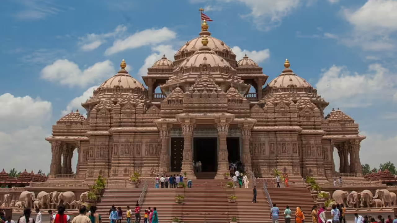 Akshardham Temple: The Pride of Delhi and Its Amazing Facts
