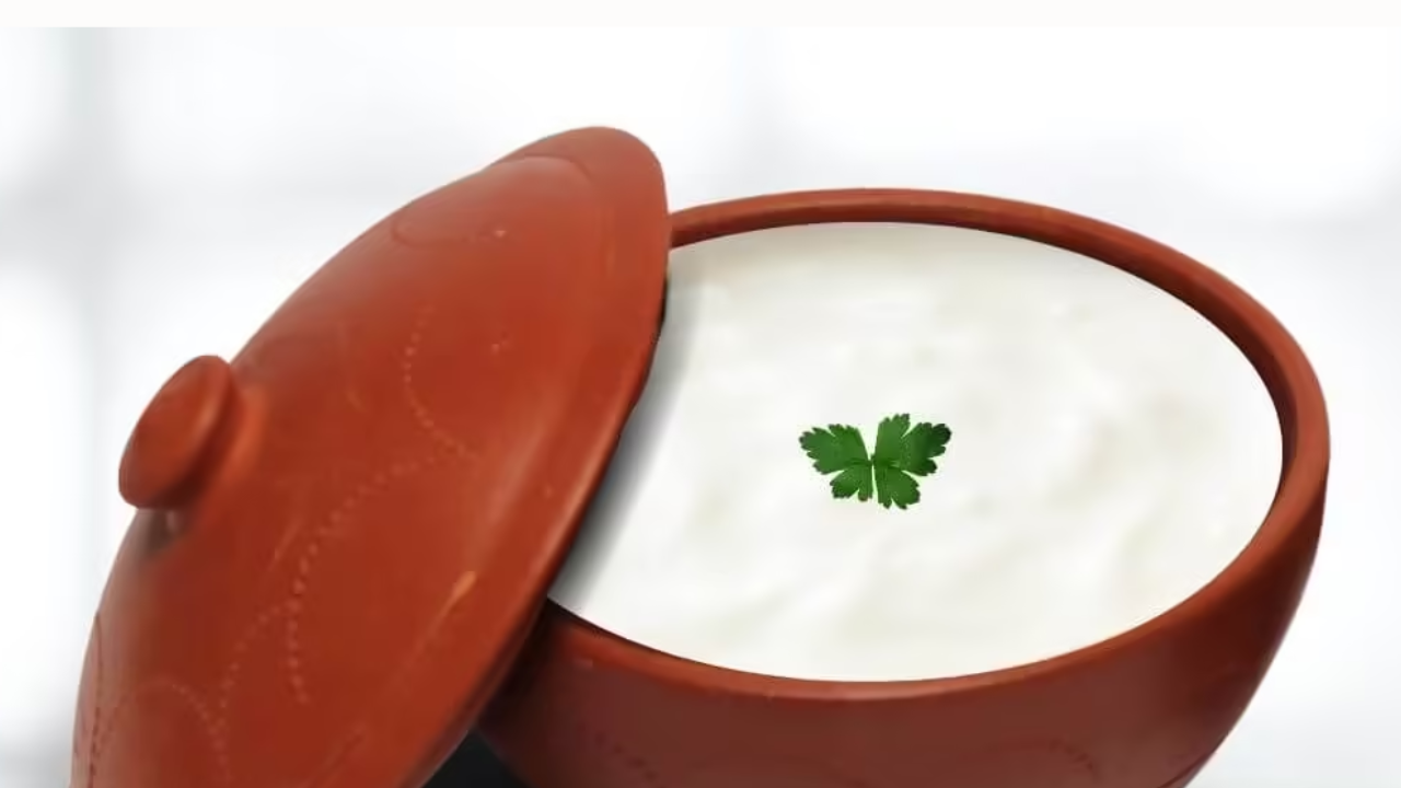 Best Time to Eat Curd: Is It Safe Before Sleeping?