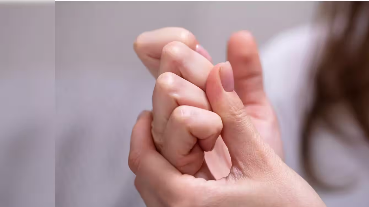 Cracking Your Finger Joints Often? Here’s Why It Happens