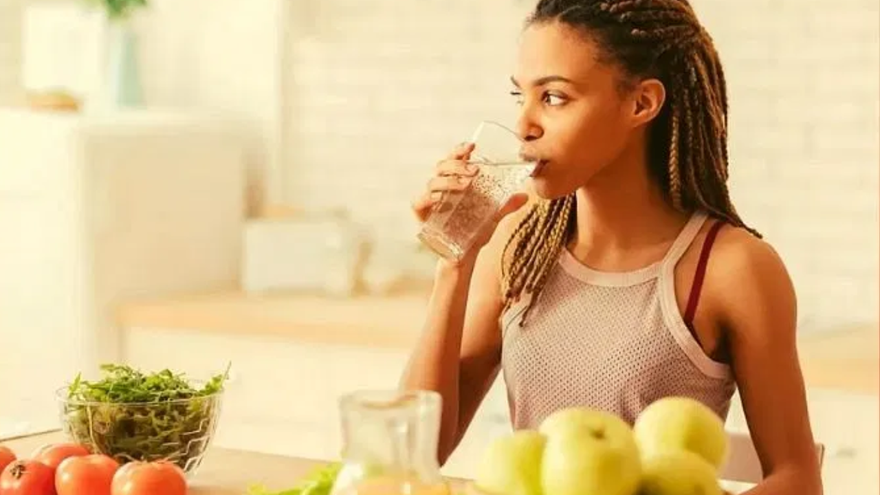 Drinking Water After Fruits: Does It Affect Digestion?