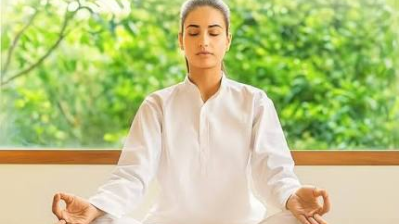 Chin Mudra Benefits: How This Simple Hand Gesture Supports Meditation