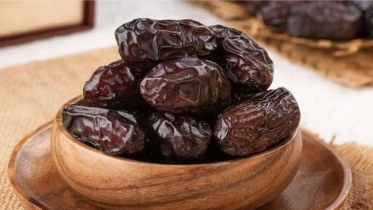 Want Maximum Benefits From Dates? Know the Right Way to Eat Them