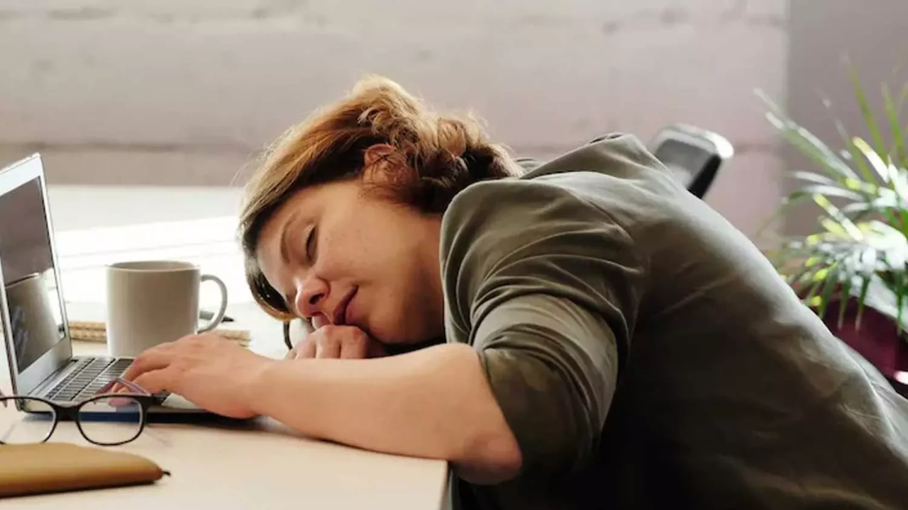 Feeling Sleepy Right After Eating? Here’s the Real Reason Behind It